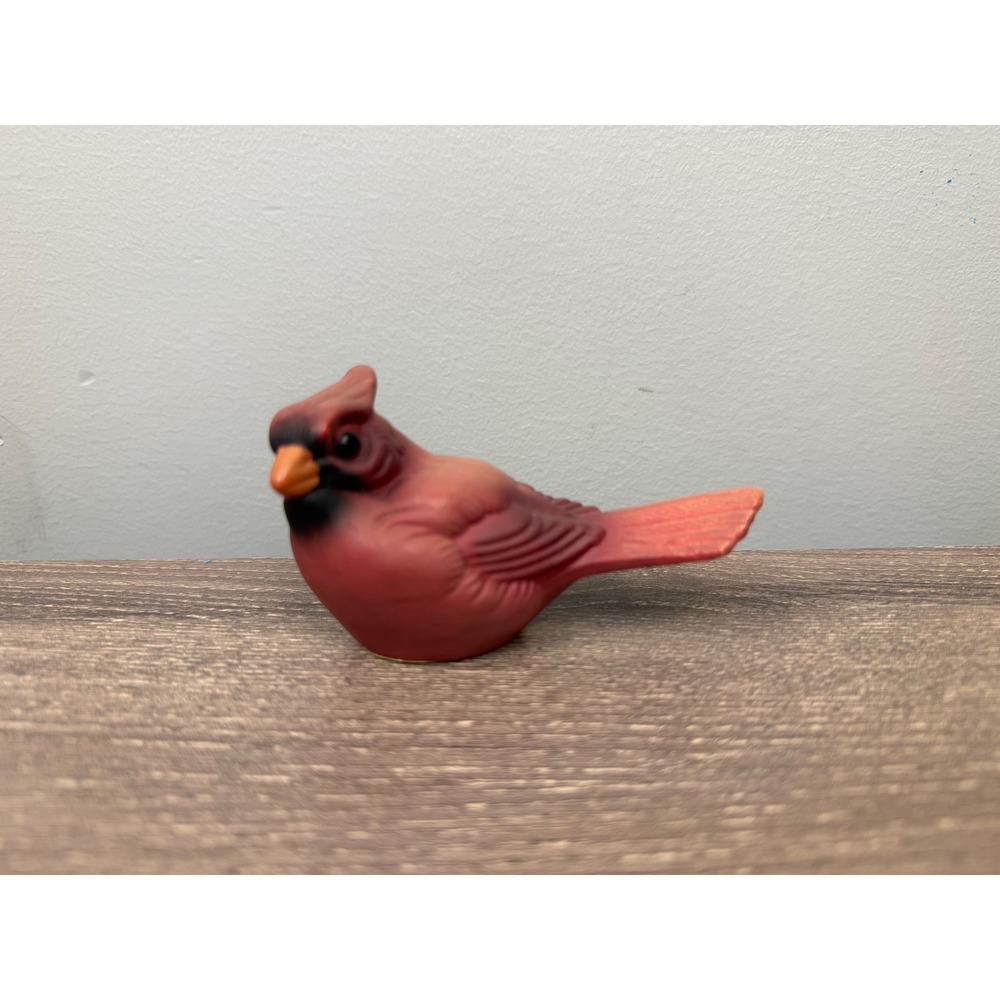 United States Commemorative Fine Art Gallery Porcelain Cardinal Bird Figurine